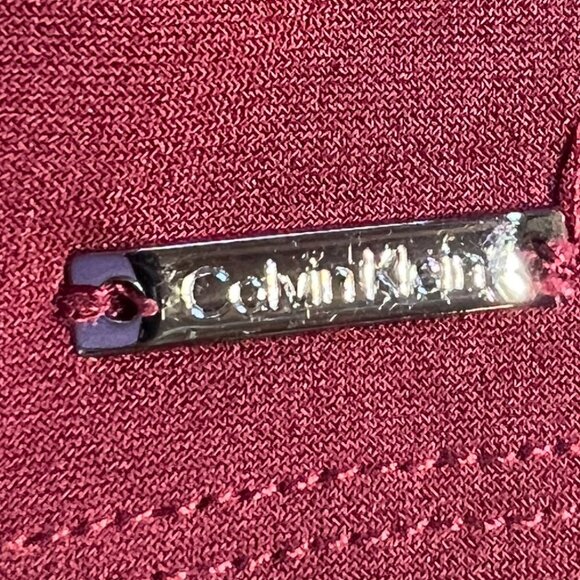 🍷Calvin Klein Burgundy Sleeveless Top Size M Ruffle Shoulder Detail timeless - Picture 8 of 10